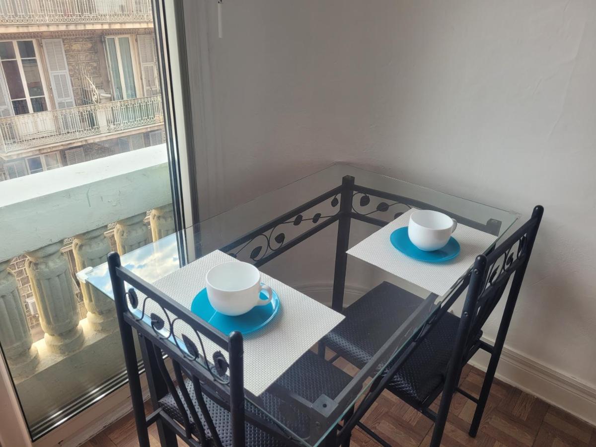 Apartment Centre, *