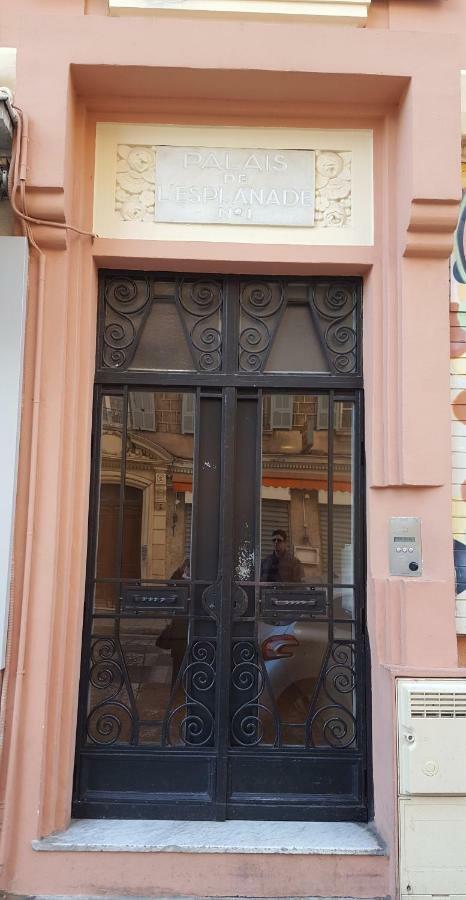 Apartment Centre, *